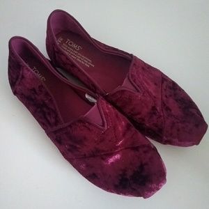 Wine red velvet Tom's classic loafers